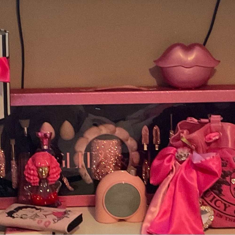 GAMER GIRL PINK DIVOOM SPEAKER!